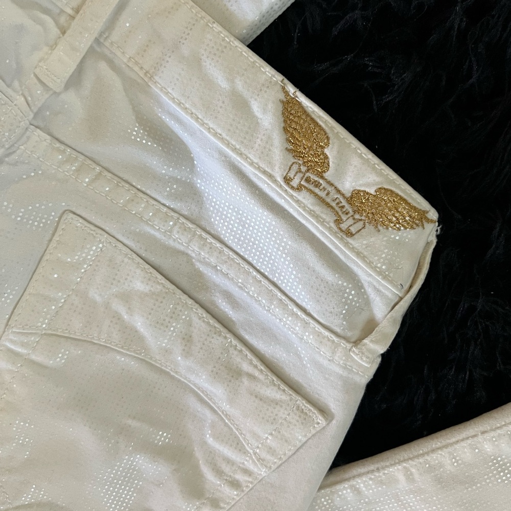 Robins Jean in white